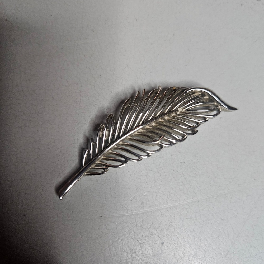 Vintage Trifari Silver Tone Feather Brooch Textured Plume Pin Designer Signed
